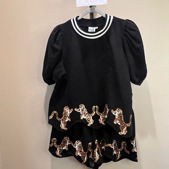 Queen of Sparkles Set. size L like new condition.